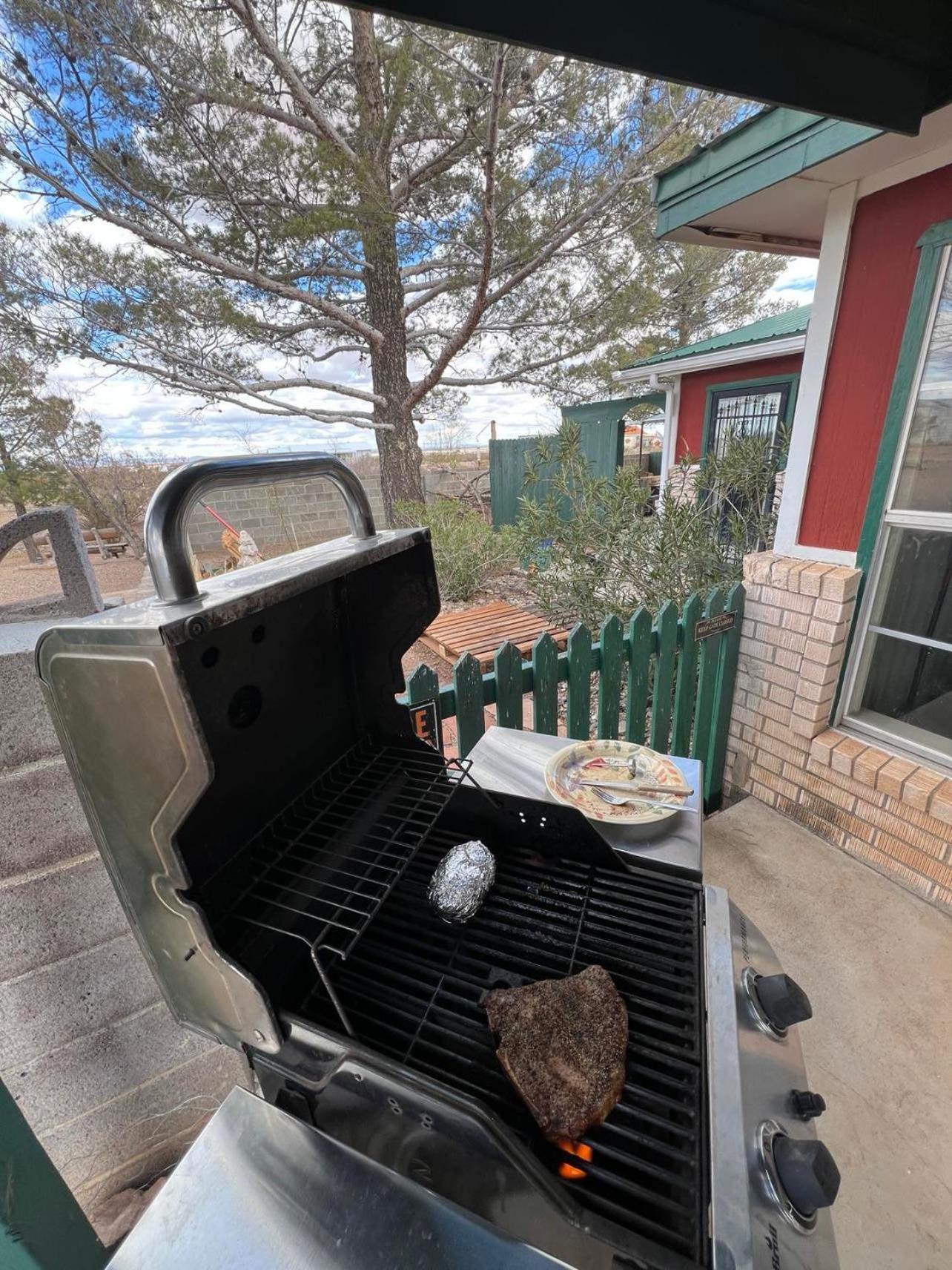 Hole In The Wall Getaway - Usa Mexico Border Bed And Breakfast Columbus ภายนอก รูปภาพ