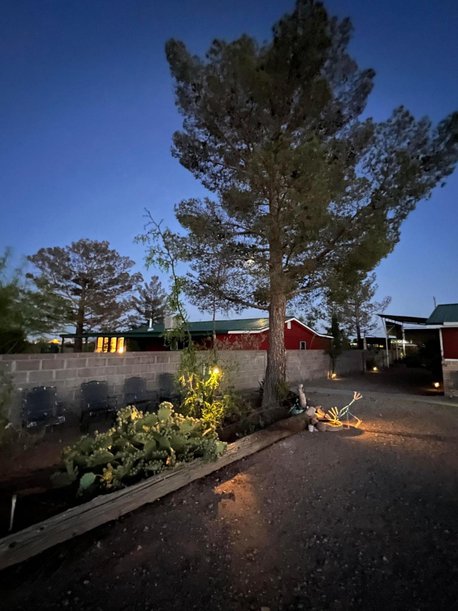 Hole In The Wall Getaway - Usa Mexico Border Bed And Breakfast Columbus ภายนอก รูปภาพ