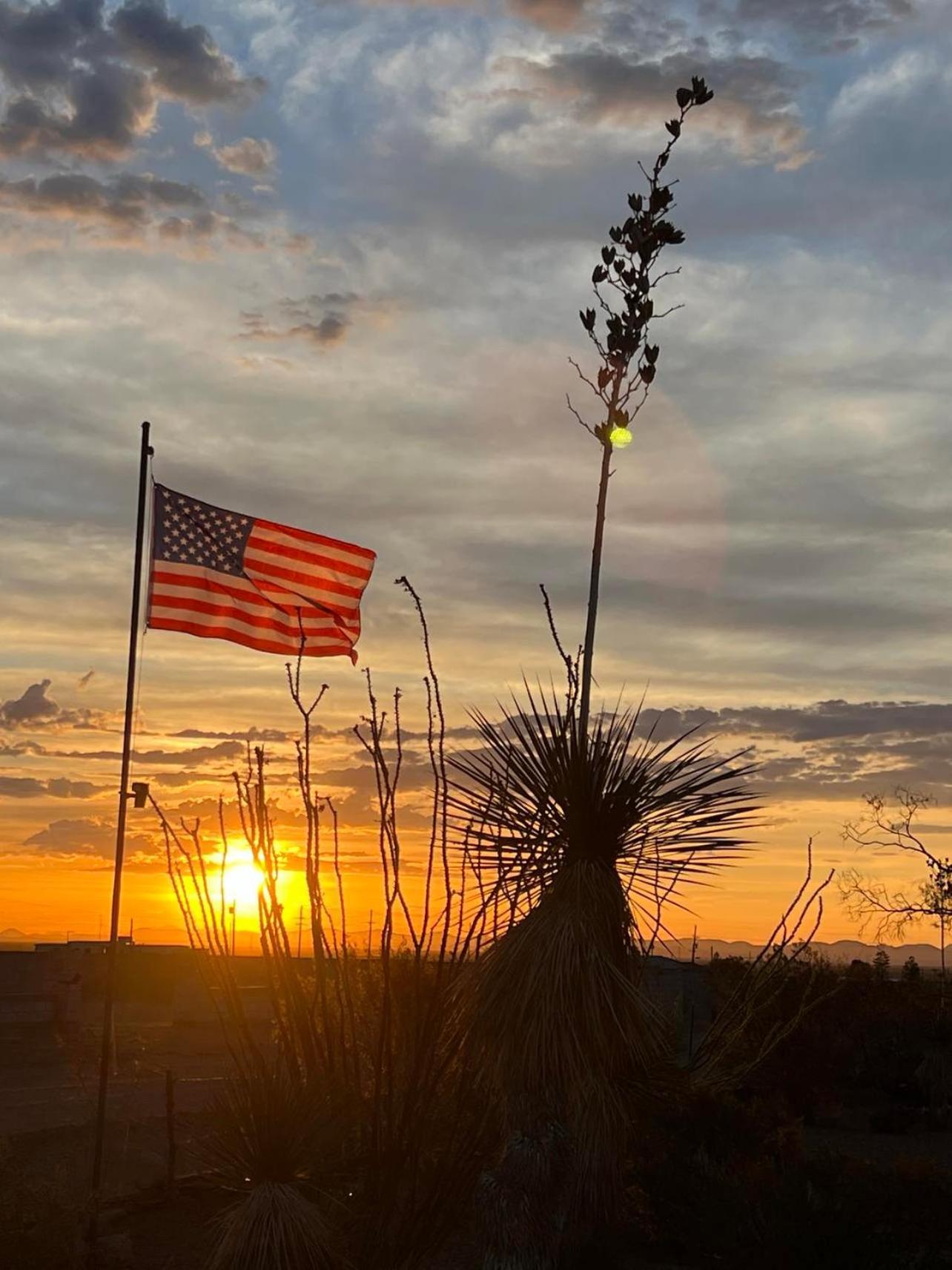 Hole In The Wall Getaway - Usa Mexico Border Bed And Breakfast Columbus ภายนอก รูปภาพ